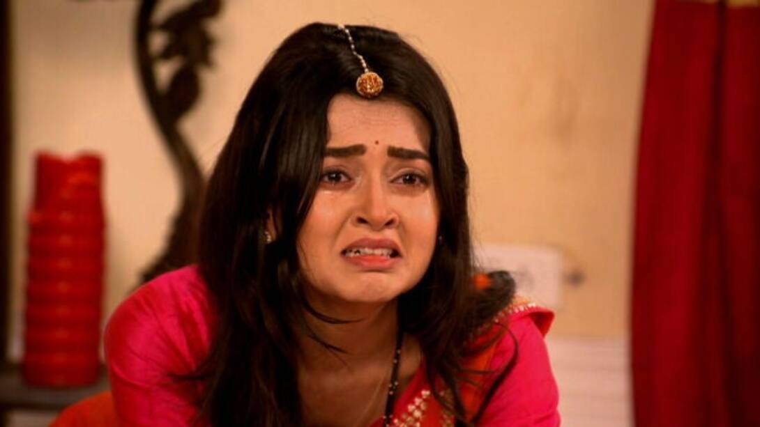 Kahini and Shekhar begs from Parvati!