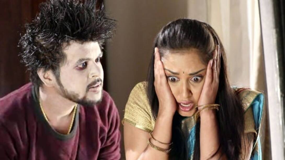 Kanchana possesses Akshay to threaten Nandini