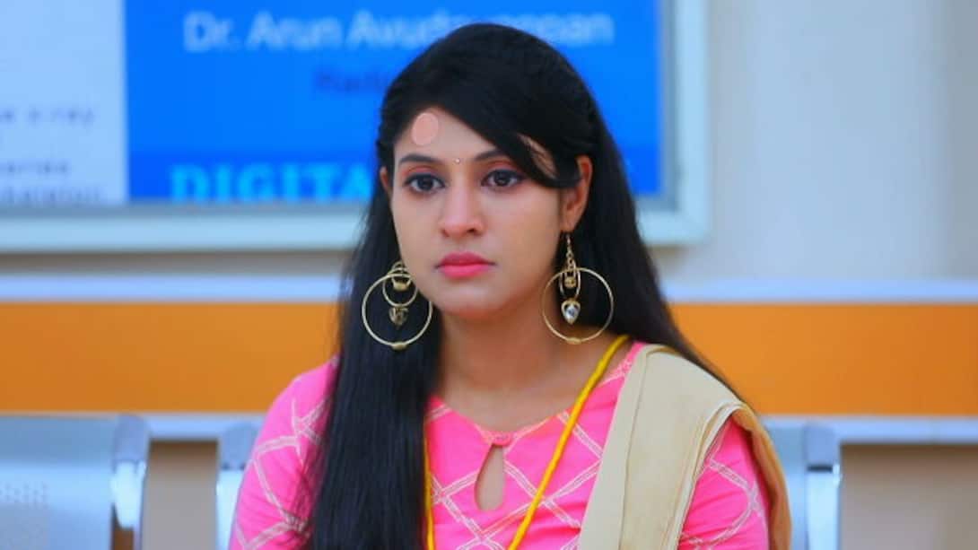 Kavya meets with an accident