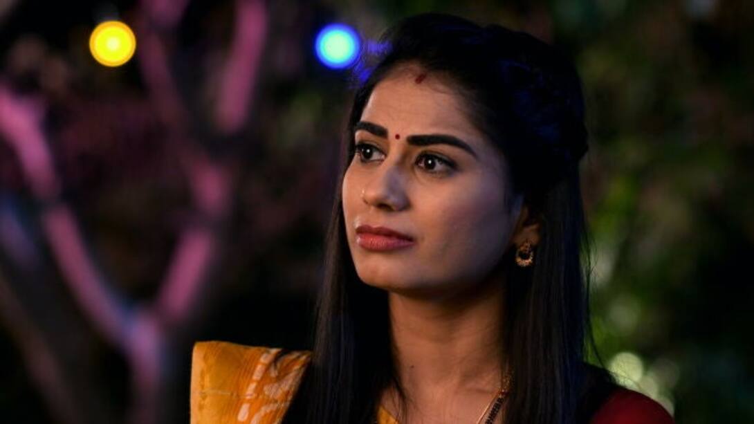 Swara brings food for Mann