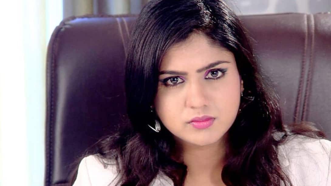 Sneha tries to barge Vijay's business project