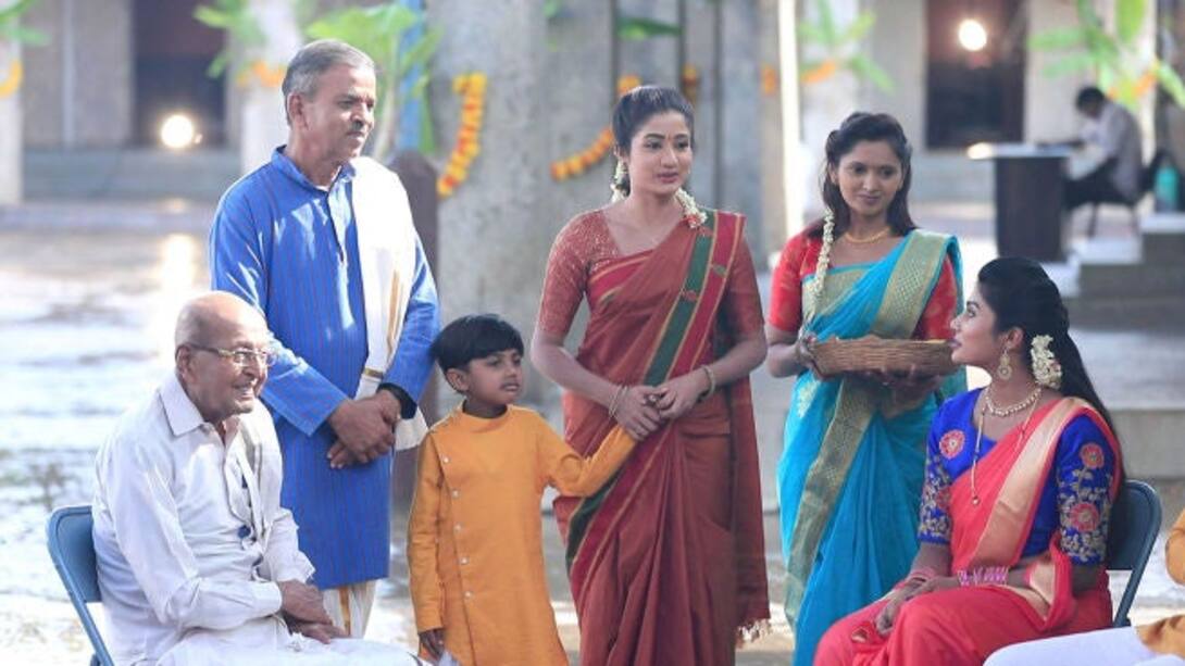 Vasudha runs into Vikram's family
