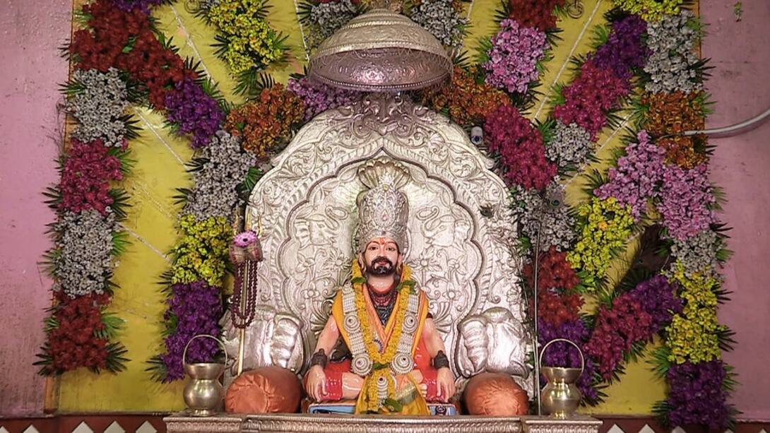 Kanifnath Samadhi Mandir, Madhi