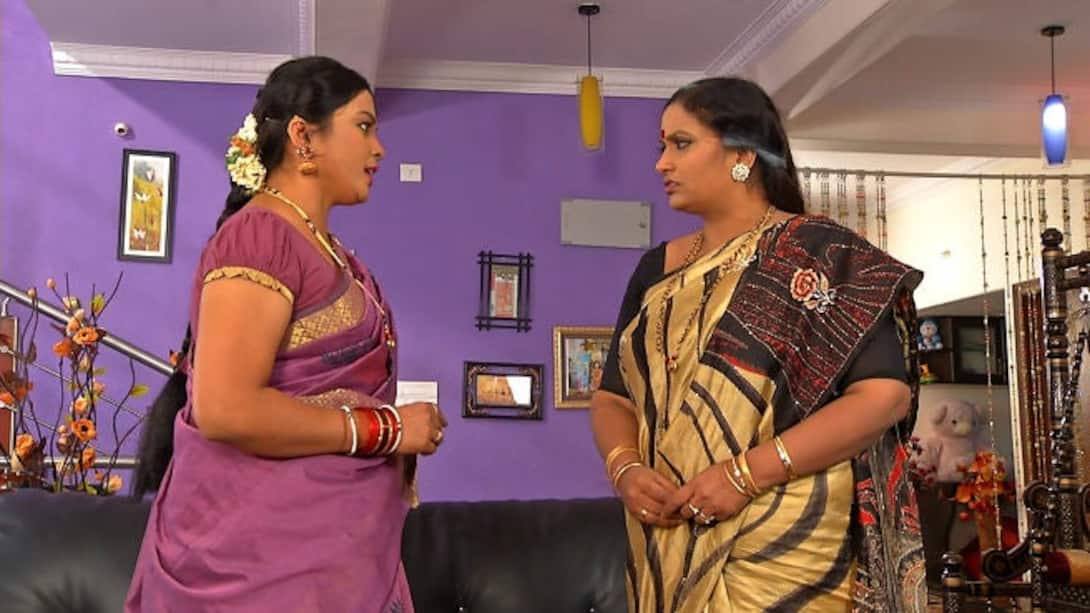 Bhumika comes to Lalita's house