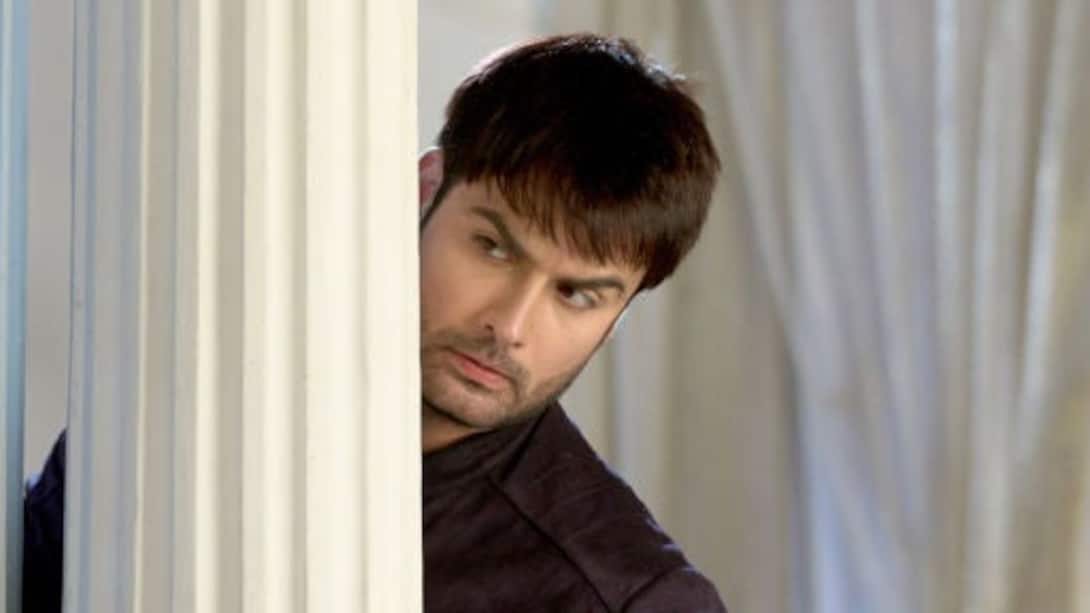 Harman sneaks into his own house!