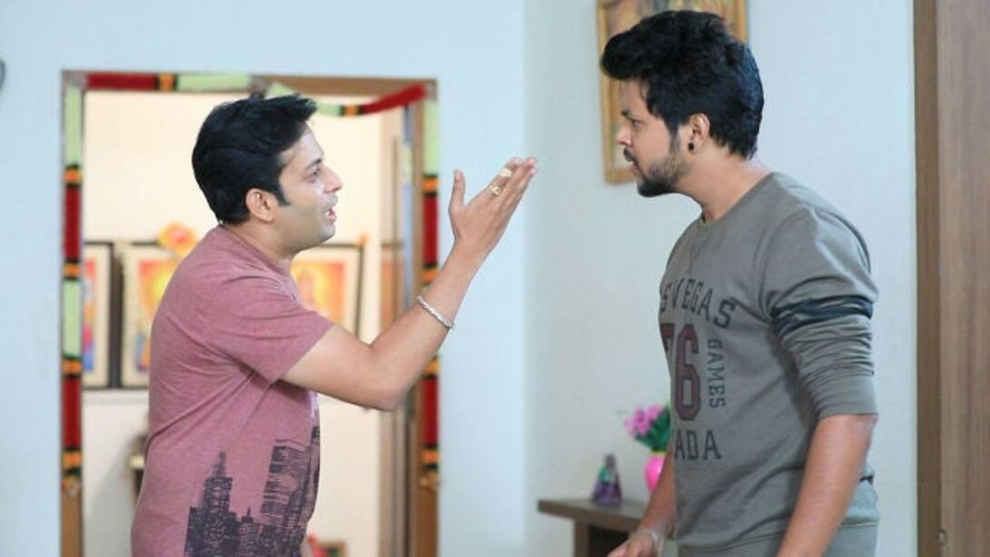 Ajay confronts Akshay!