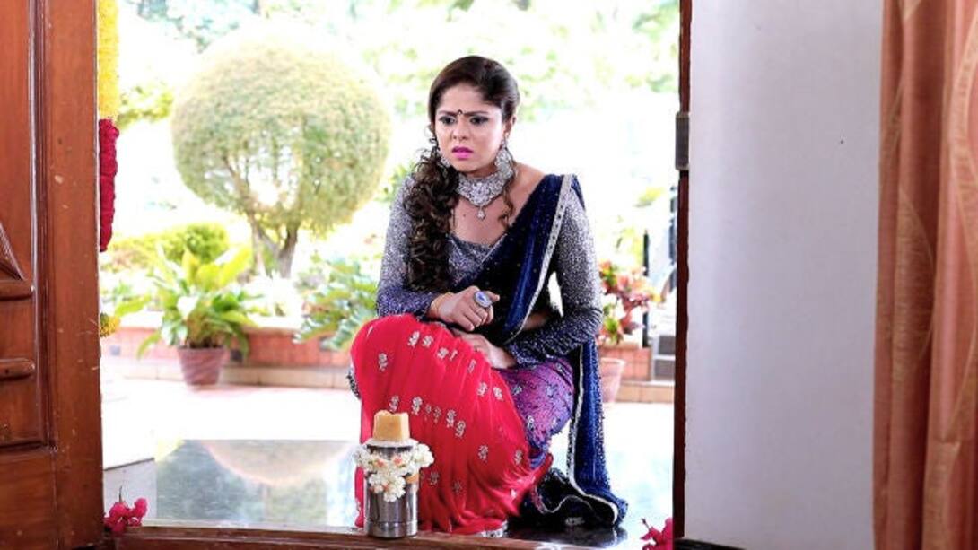 Priyanka anxious about Krishnaveni's arrival