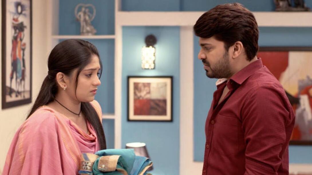 Malhar asks Laxmi for favour