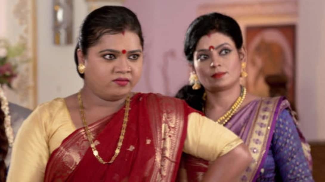 Mallika exposes Soumya's identity!