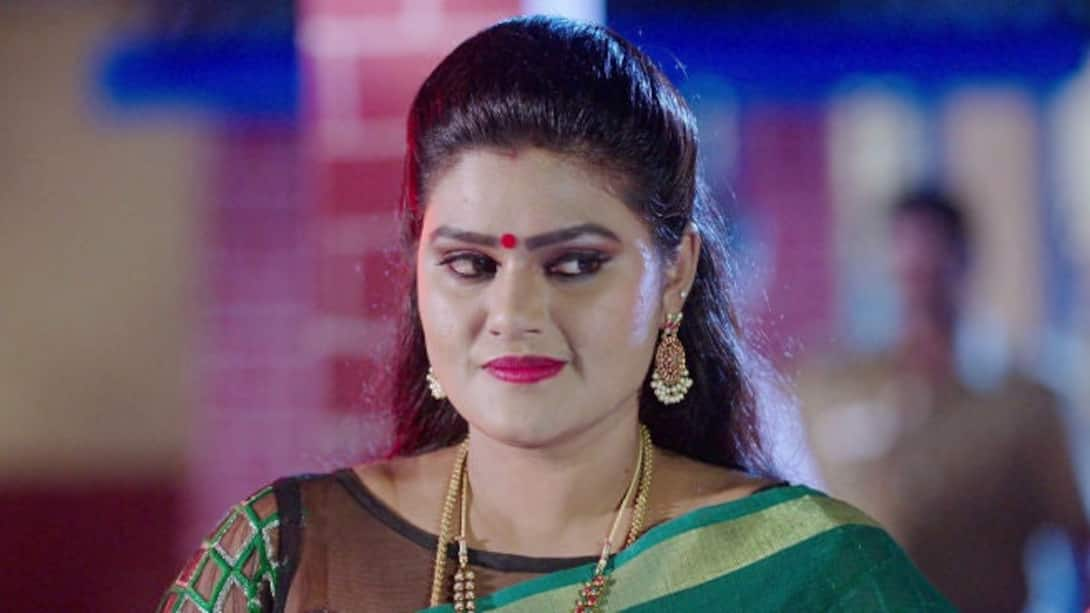 Watch Oviya Season 1 Episode 234 : Amaravathi Hides Her Pleasure ...