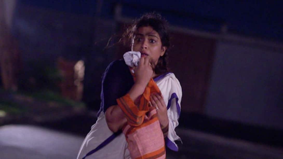 Neela escapes from the hospital