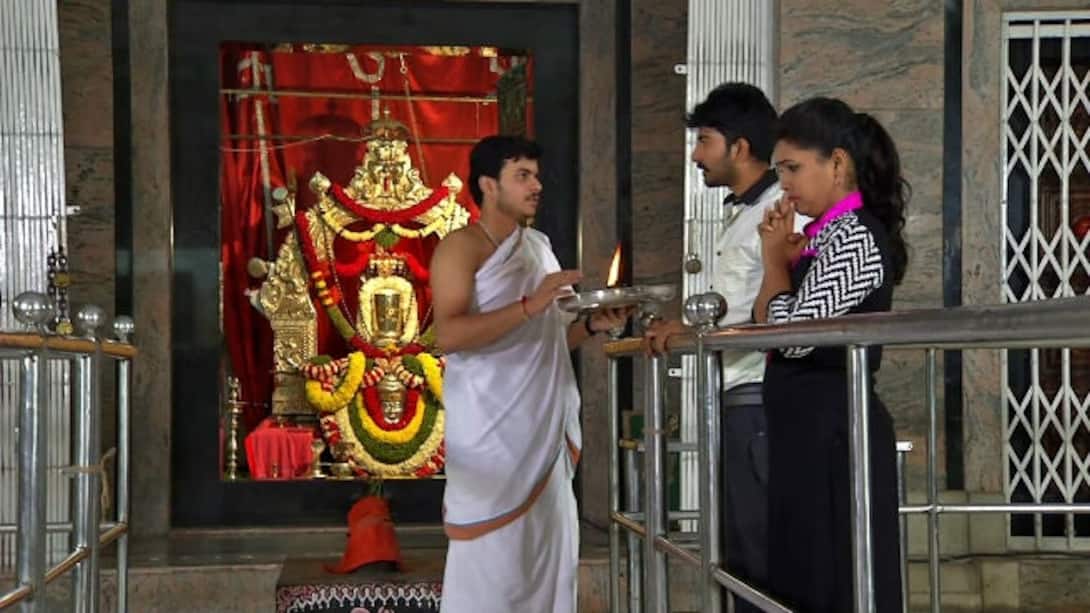 Arjun takes Bhumika to the temple