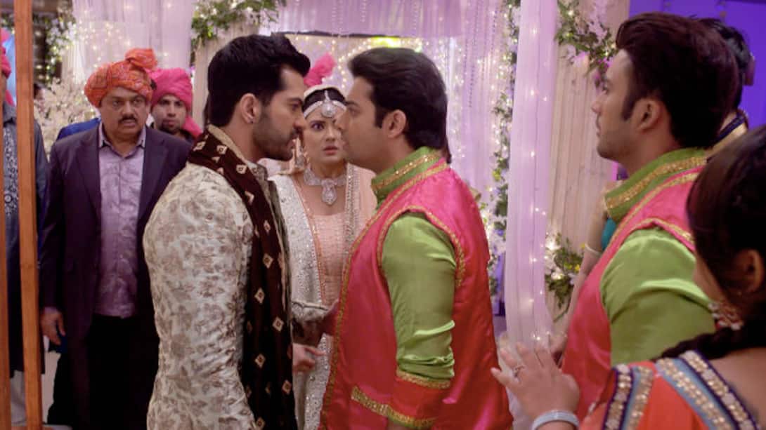 Rishi gets into a scuffle with Abhishek