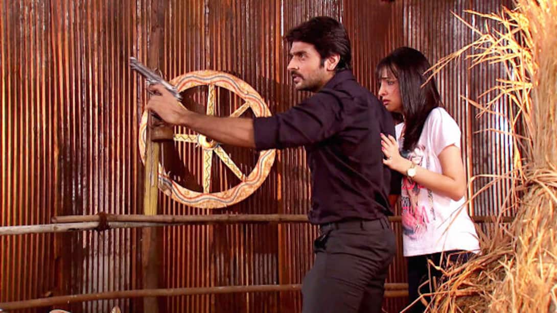 Rudra rescues Myrah from the kidnappers