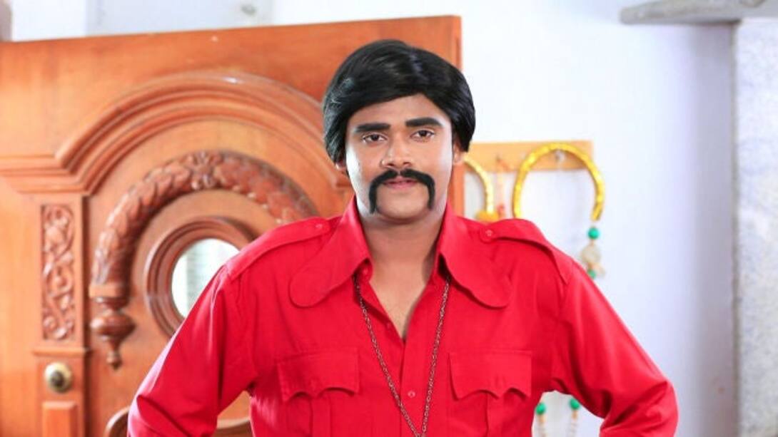 Vittal disguises as Lalli's ex-lover