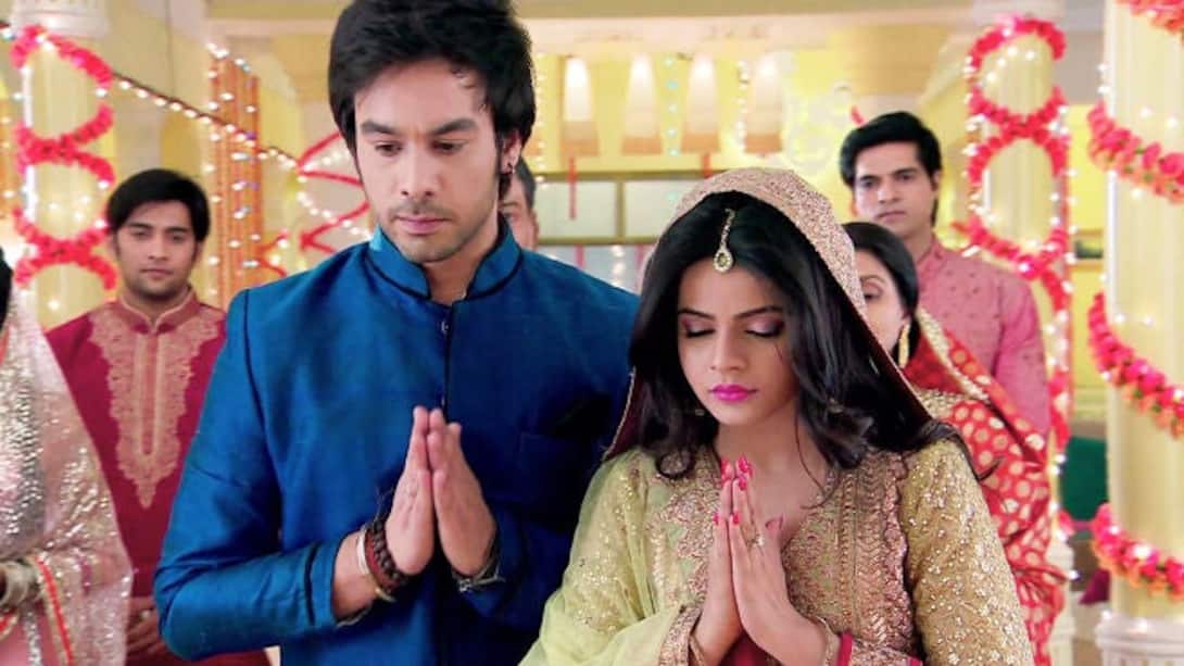 Thapki and Bihan do the aarti for Diwali Pooja