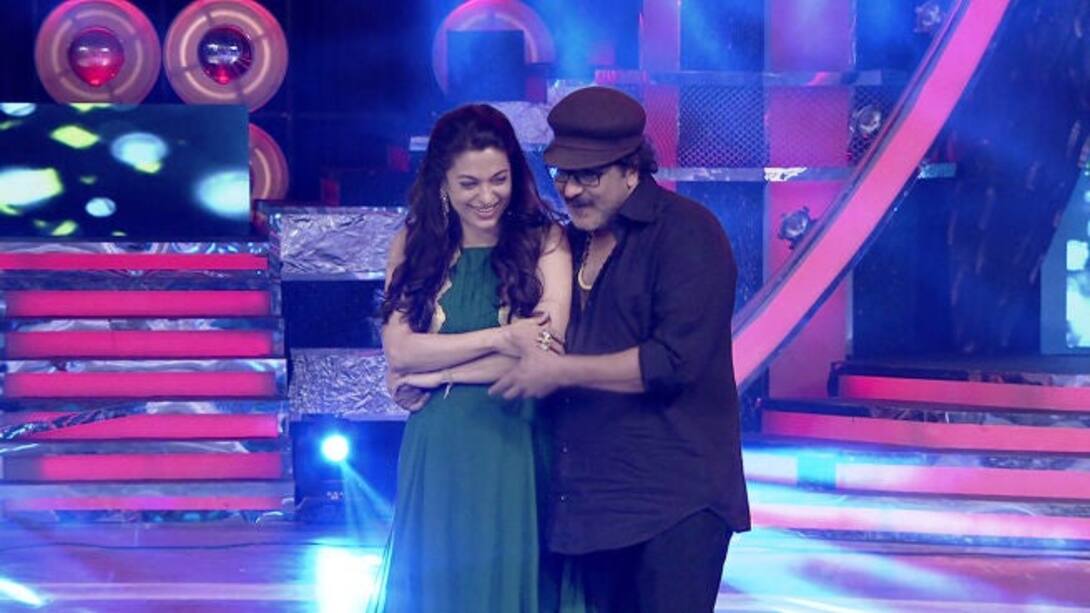 Ravichandran and Juhi Chawla's special performance