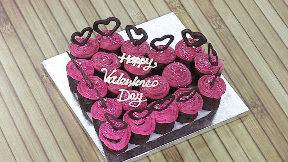 Bread Pizza Pockets and Valentine Cupcake