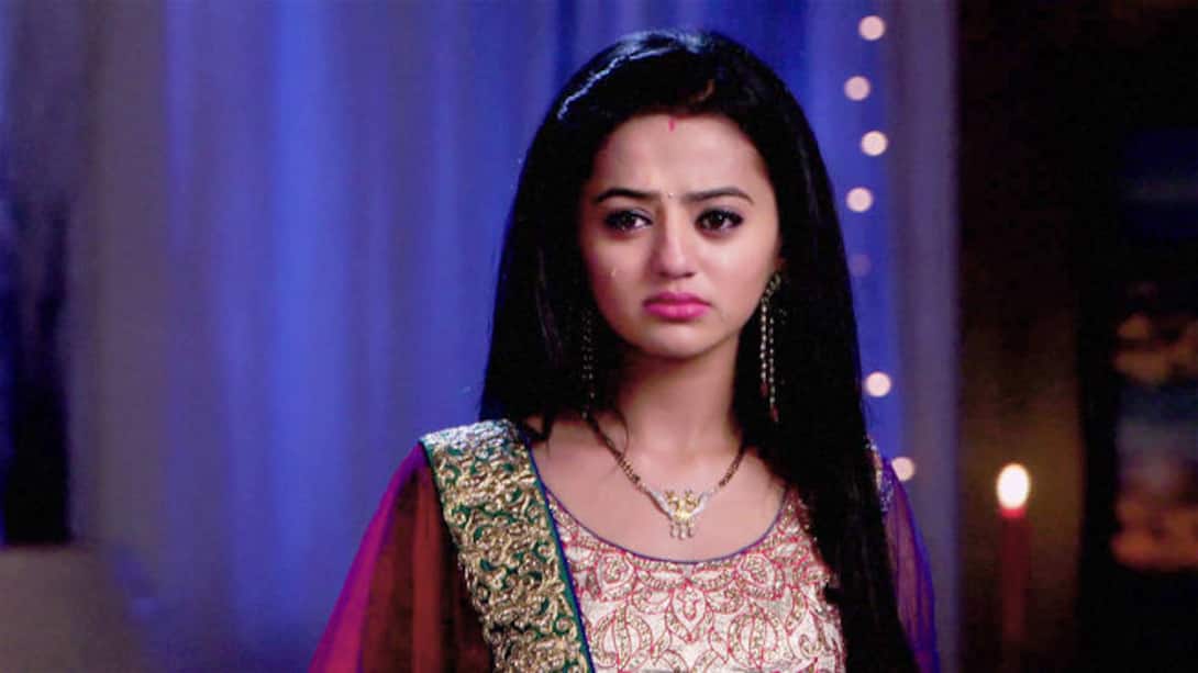 Swara conspires to reveal Ragini.