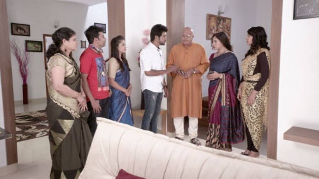 Akshay gives Kanchana an ultimatum