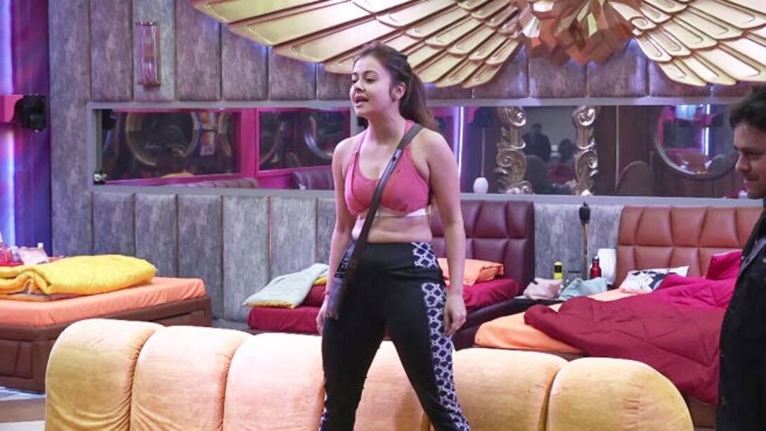 Devoleena warns Abhijit