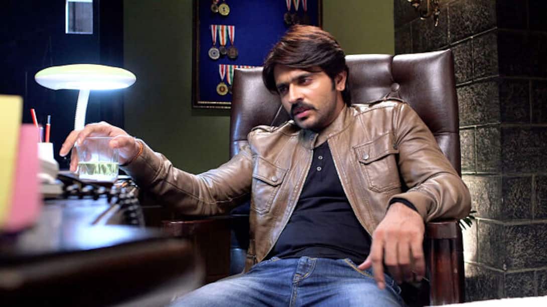 RUDRA SEES HIS MOTHER'S PICTURE AT TEJAWAT'S HOUSE