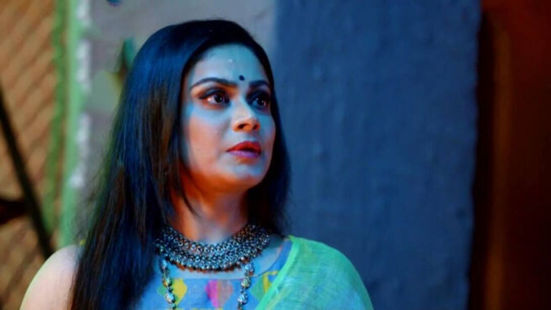 Sakshi returns to help Purvi