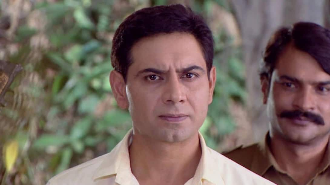 Watch Chakori Season 1 Episode 97 : Ishwar Gets Arrested - Watch Full ...