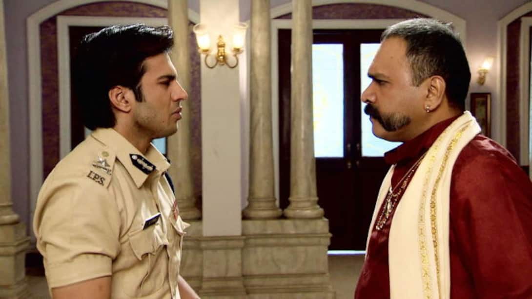 Bade Thakur reveals the truth to Abhay