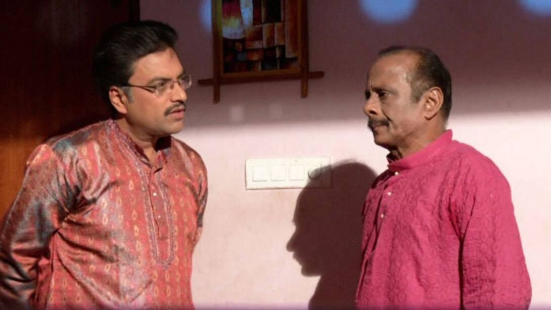 Ramnath argues with Shanta Ram
