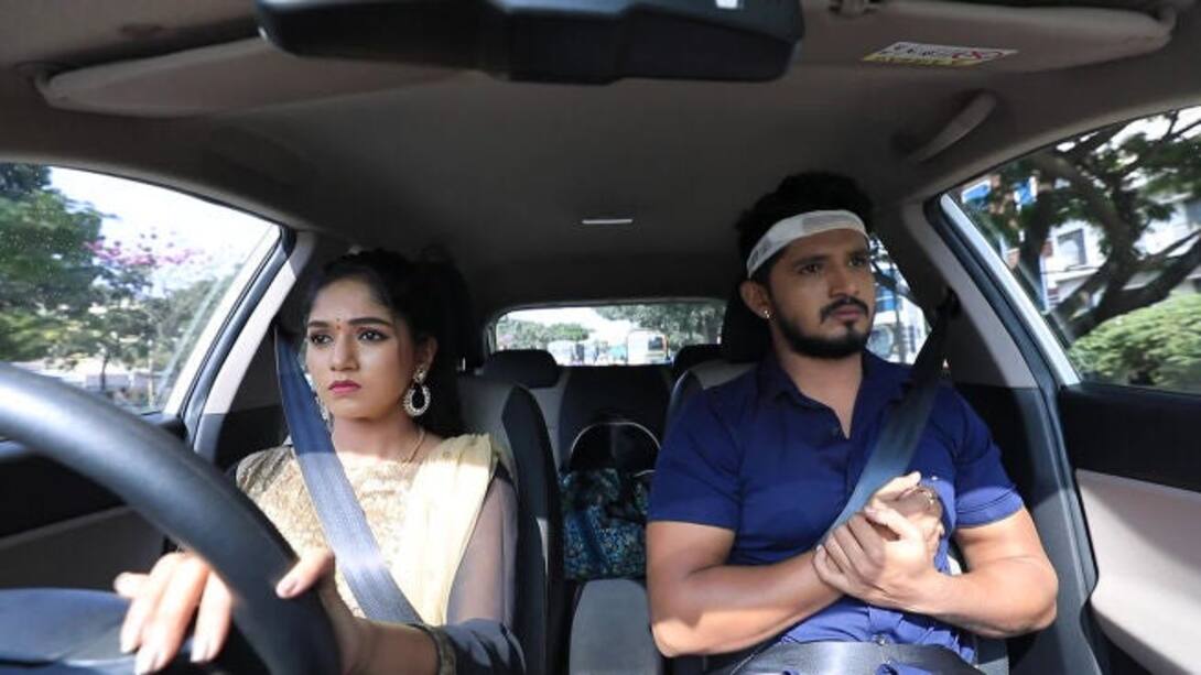 Geetha drives Vijay to college