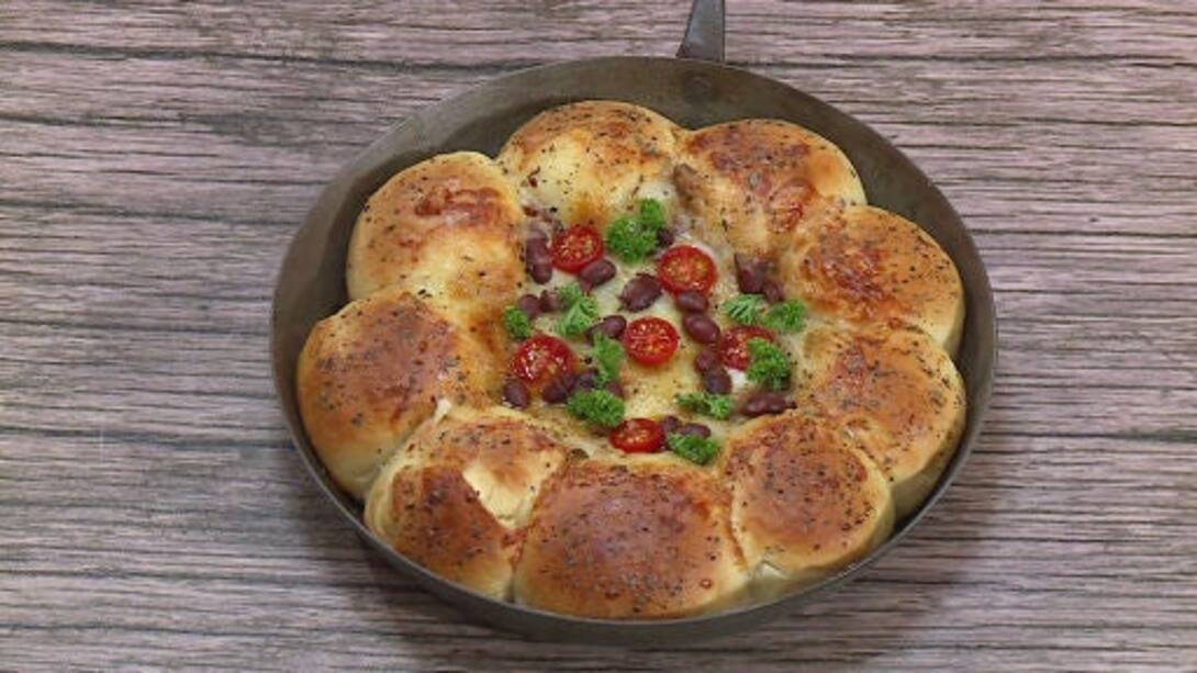 Cheesy Chilli Poppers and Skillet Bread with Beans