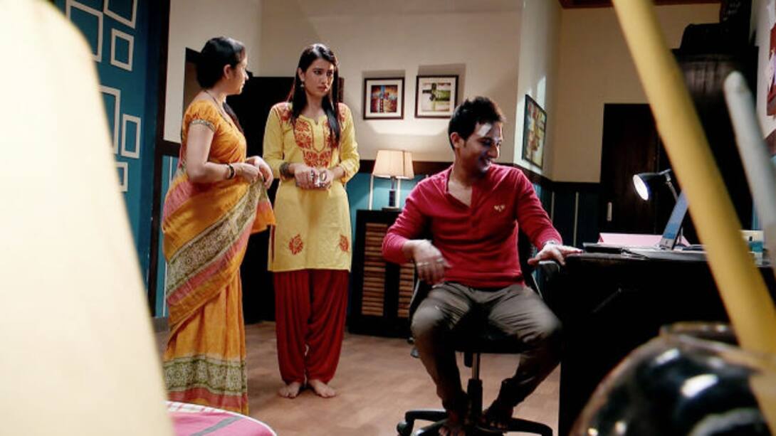 Pallavi finds Mandar in Shishir's room