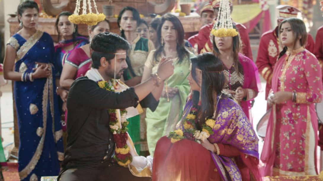 Raghu marries Dhanak