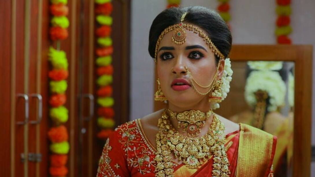 Watch Manthira Punnagai Season 1 Episode 39 Gayathri Tries To Justify