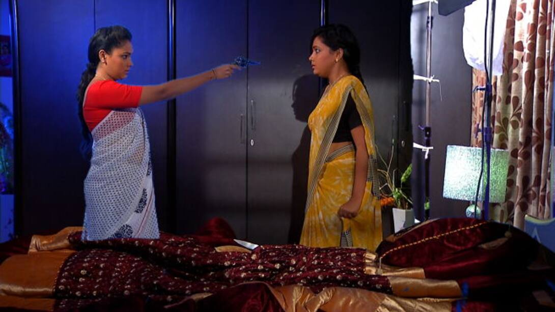 Bhumika threatens Devika