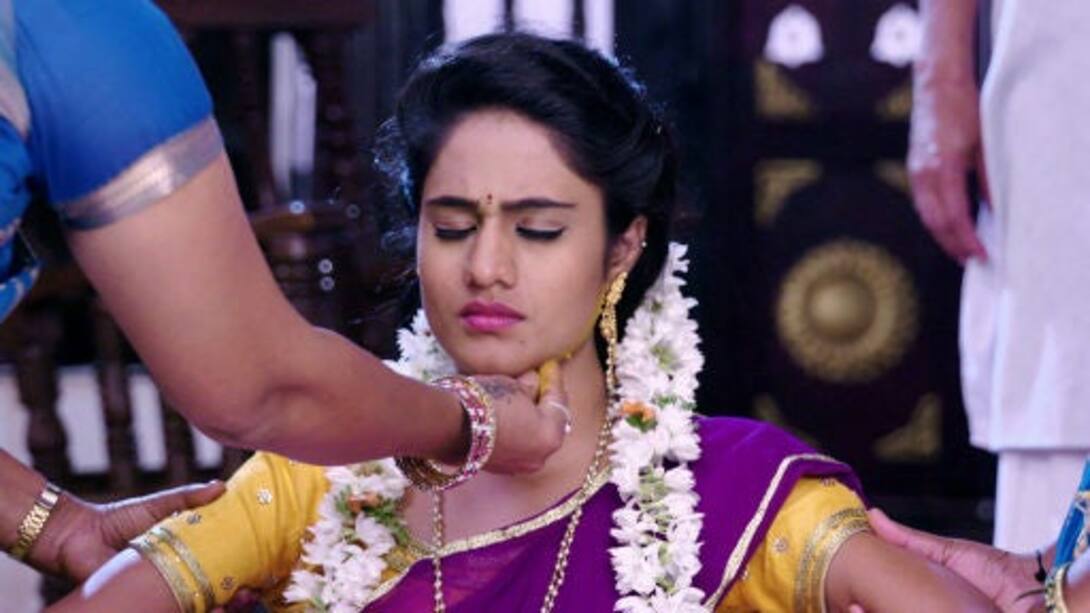 Thulasi is forced into the Haldi ceremony