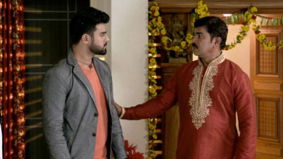 Can Abhishek talk Dinesh into forgiving Saroja?