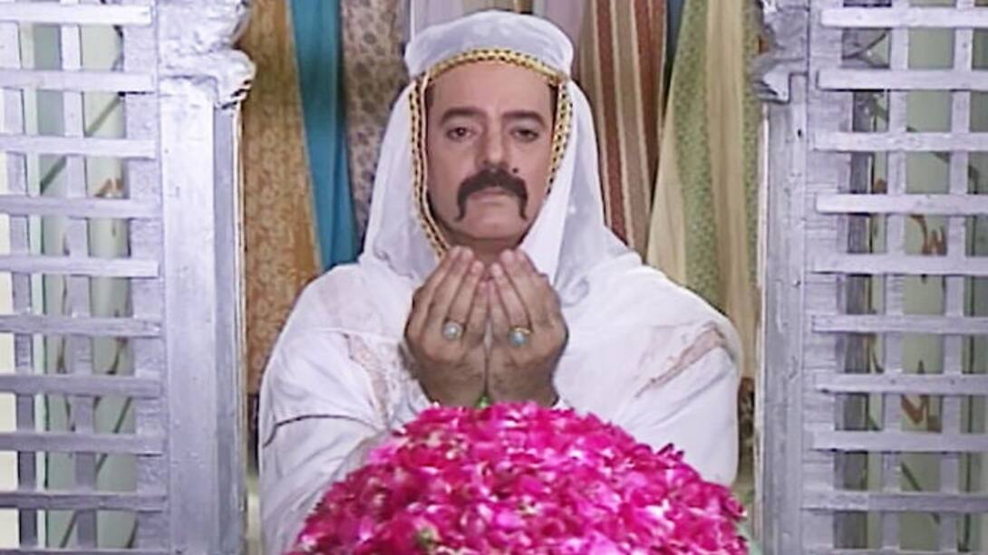 Akbar visits the mosque