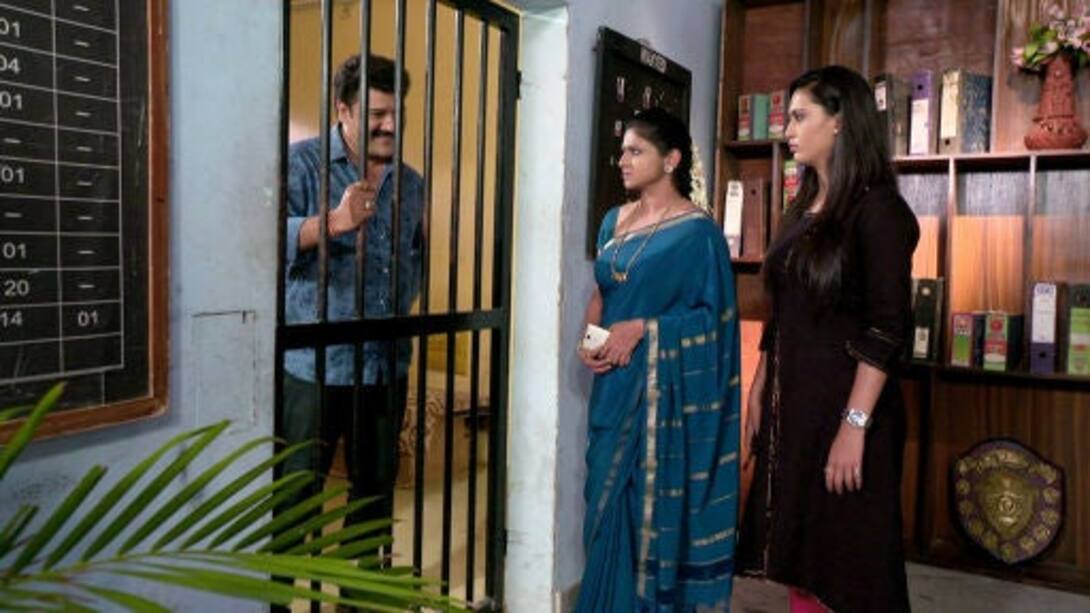 Will Manoj reveal the truth to Shruthi?