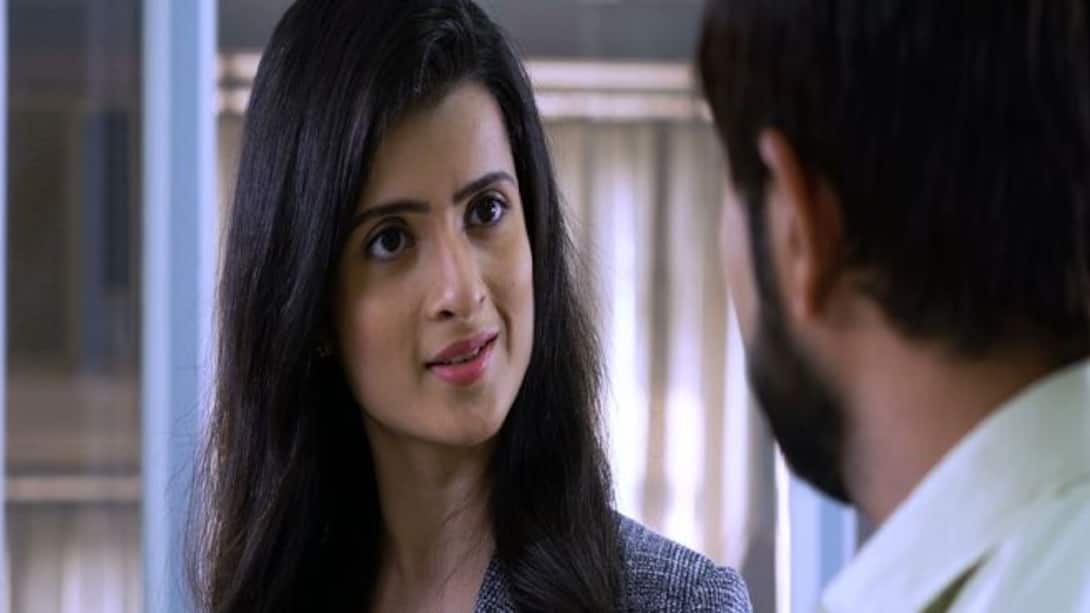 Khanak calls Priyanka to her office