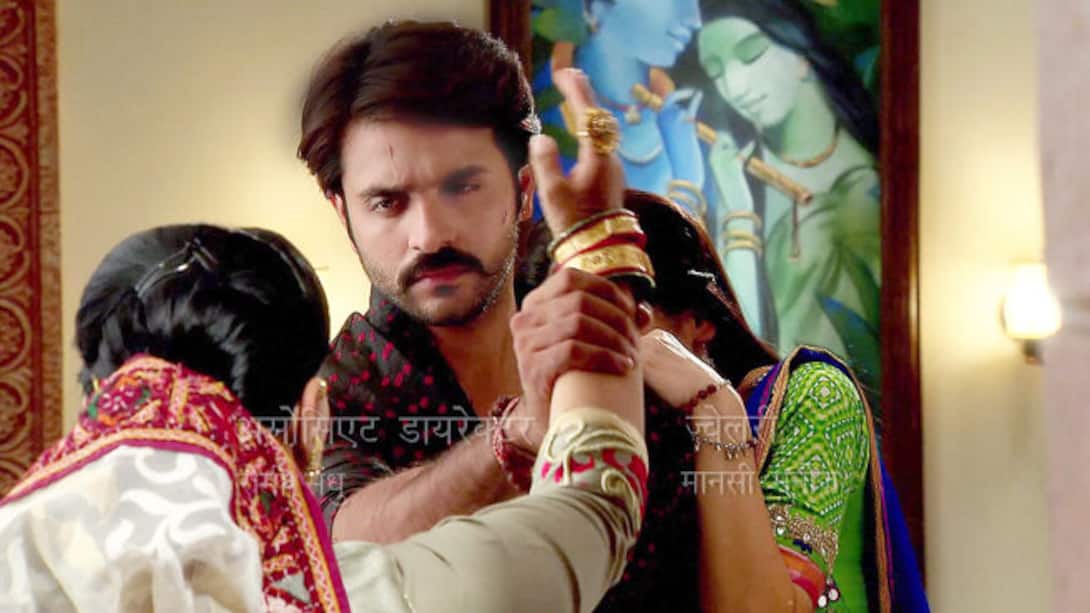 Rudra saves Parvati from Mohini's domestic violence