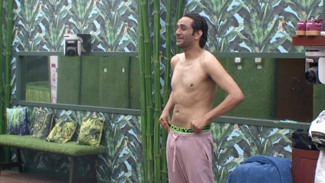 Commenting on Vikas' abs