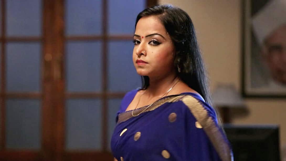 Kamini notices Siddharth missing from the room