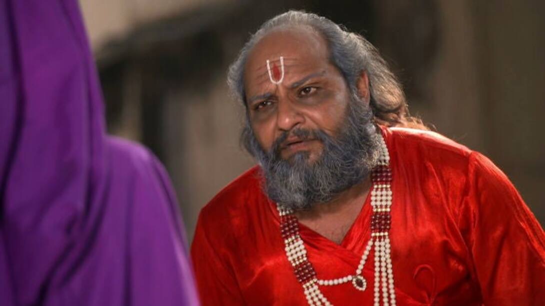 Poojari asks Mithi to Bring Gora and Tulsi home