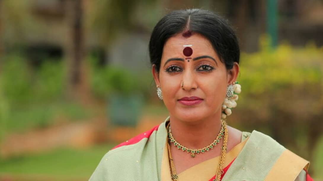 Lakshmi insists Eshwar get married soon