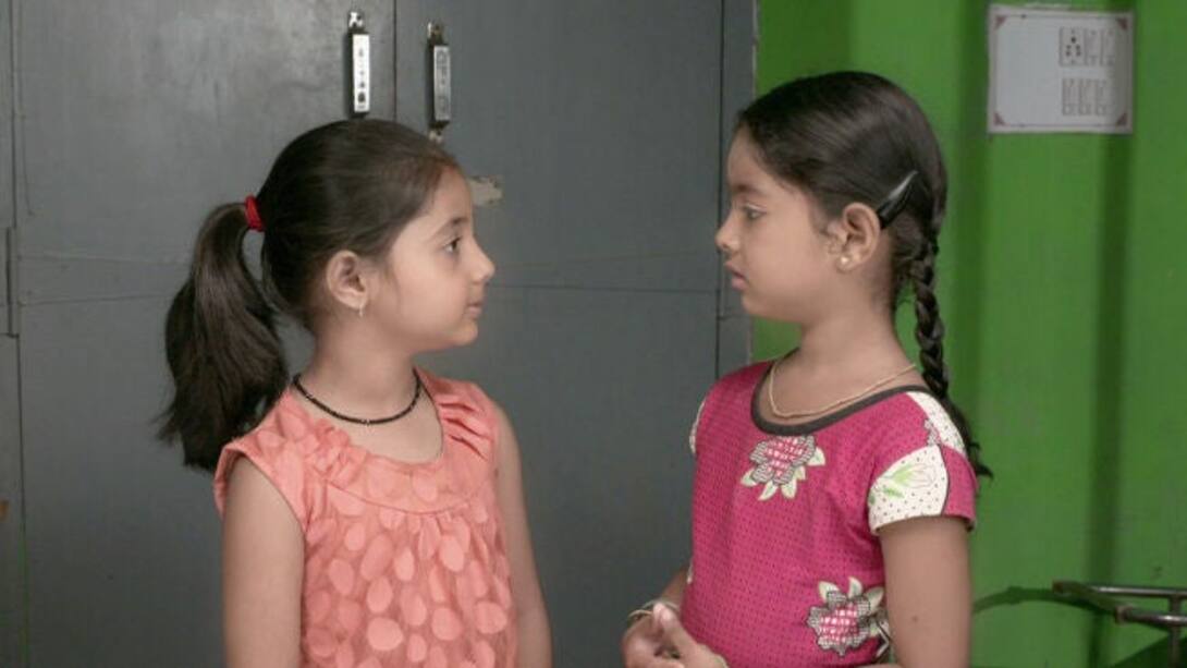 Mani meets Sinchana in her confinement