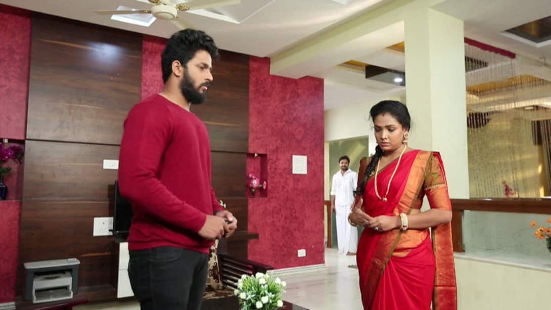 Bhoomika invites Akash for the 'puja'