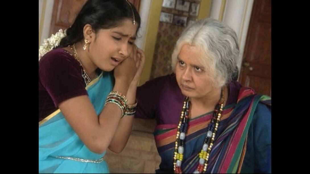 Rajeshwari locks up Gowri