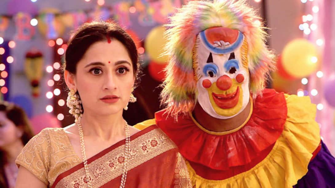 Dhaani doubts the 'clown' is Viplav